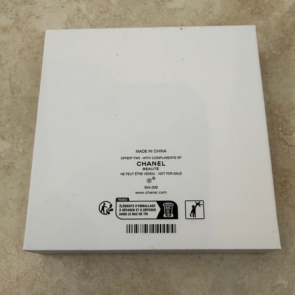 CHANEL LA Collection Lock & Key Set New In Box - Picture 5 of 5